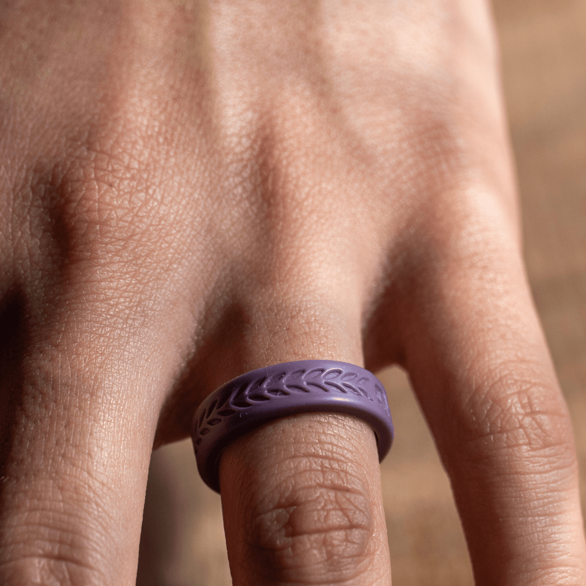 Purple Qalo wedding ring on girl&#39;s hand in the gym